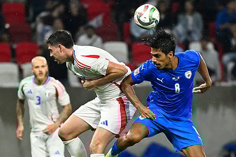 2024–25 UEFA Nations League, Israel vs Italy: Israel's Dor Peretz, right, challenges for the ball with Italy's Alessandro Bastoni
